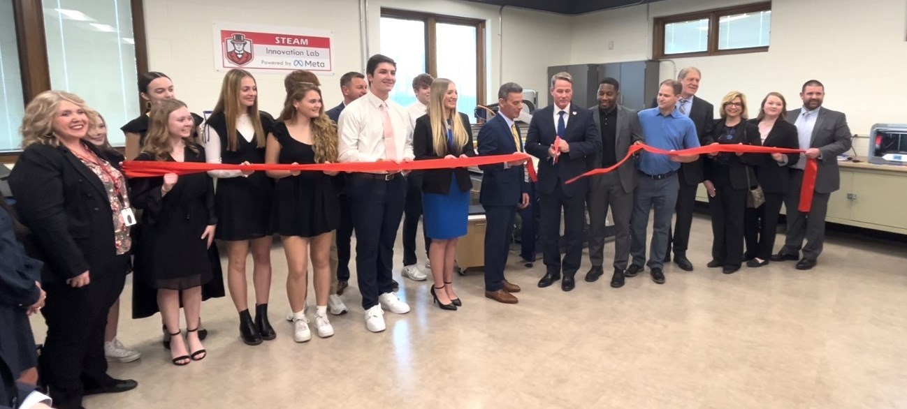 School officials, Ohio Lt. Governor Jon Husted and students cut ribbon in new STEAM Lab.